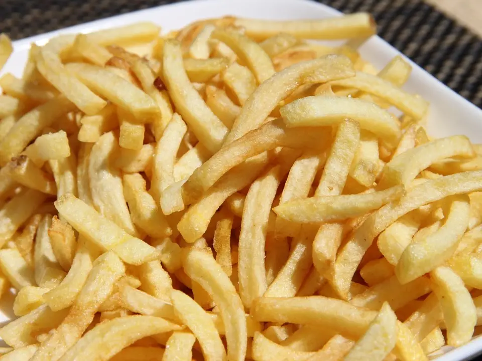 Porção de batatas fritas em palito